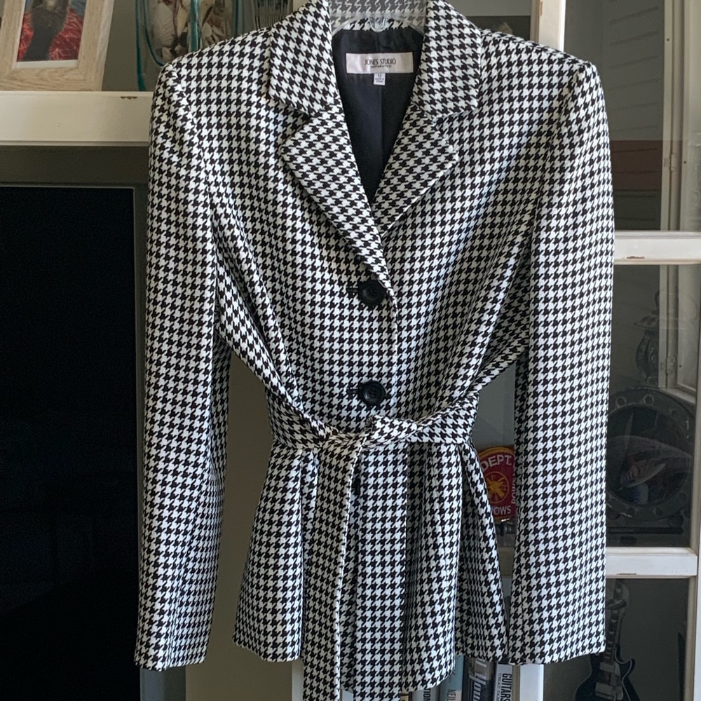 Size 12 Houndstooth jacket.